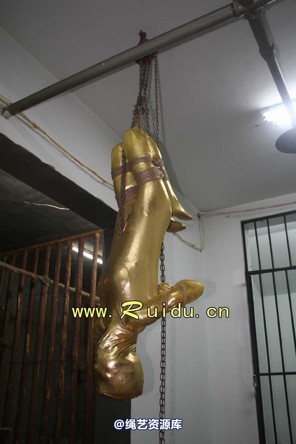 锐度主张 - 20070921第34期 影片胶衣紧缚悬吊图片 第 167 张图片