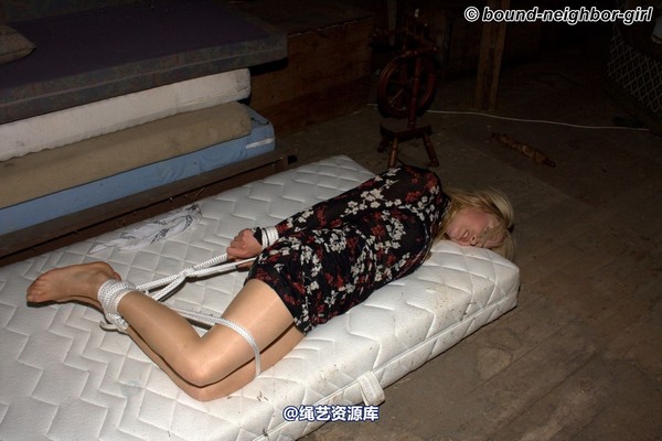 bound-neighbor-girl - Kate - Tied up in the attic 1 第 2 张图片