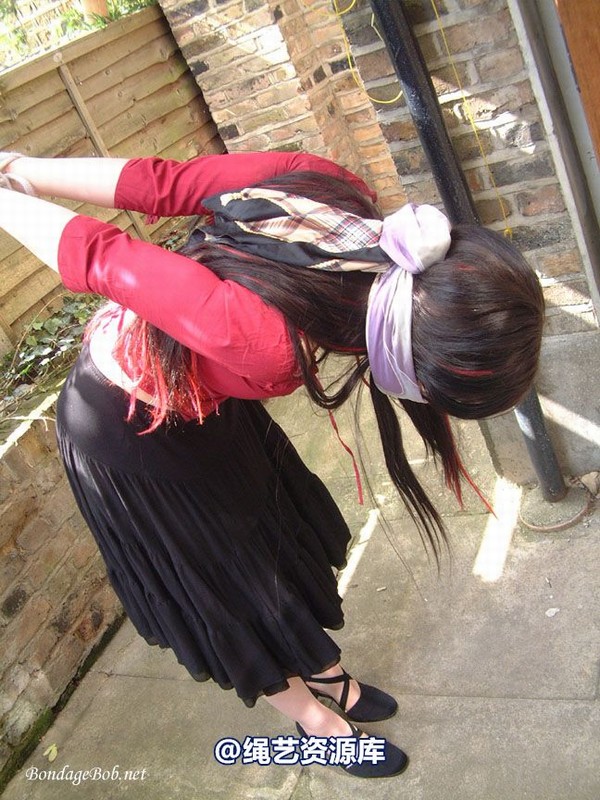 bondagebob - Lydia Tied Outdoors 第 98 张图片