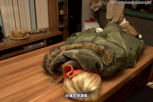 bound-neighbor-girl - Marenka - In winter jacket tied 1 第 42 张图片