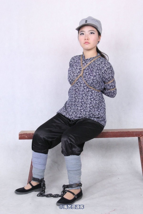 胜景山庄 - 228-女游击队被绑 第 51 张图片