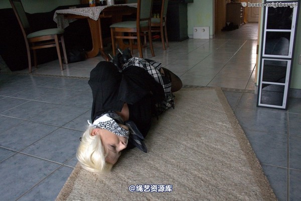 bound-neighbor-girl - Elena - robbery in the apartment 第 36 张图片
