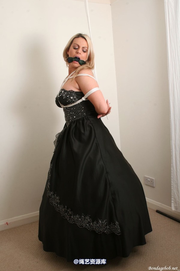 bondagebob - Izzy Ball Gown 第 90 张图片