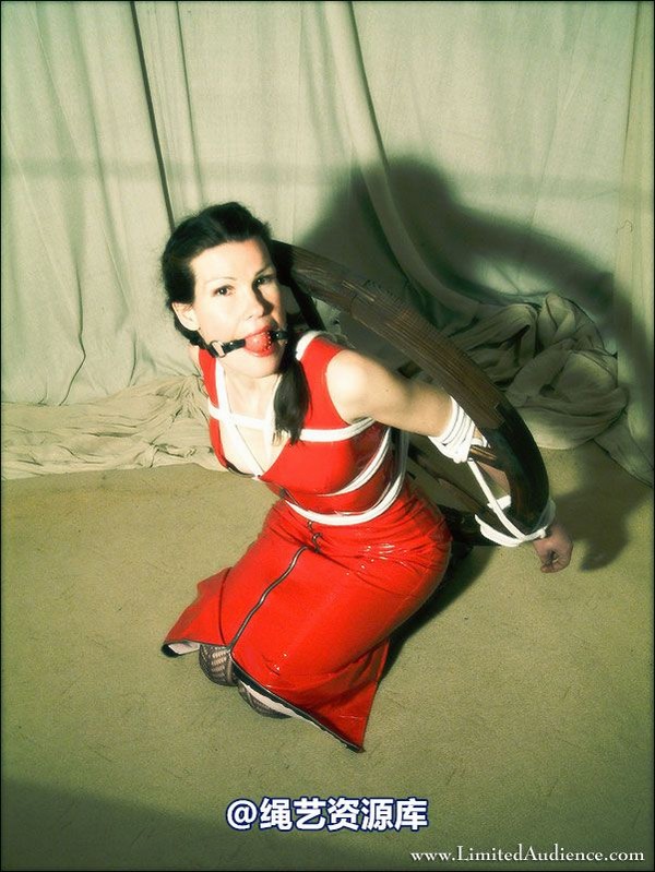 limitedaudience - 2007 elena tied to wheel 第 3 张图片