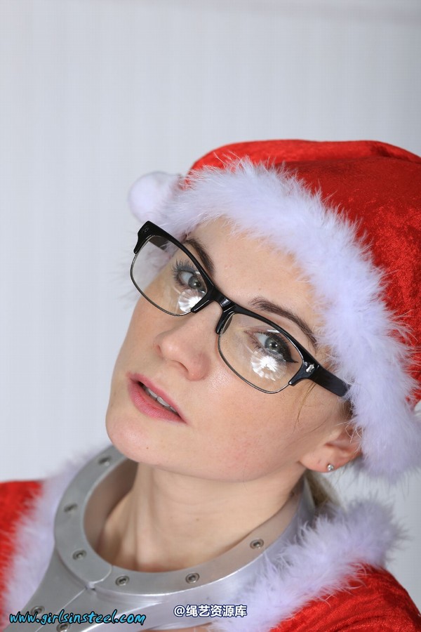 girlsinsteel - Christmas girl cuffed 第 25 张图片