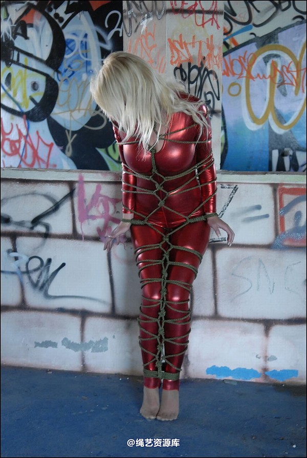 simplytied - Shiny Red on Spain 2 第 15 张图片