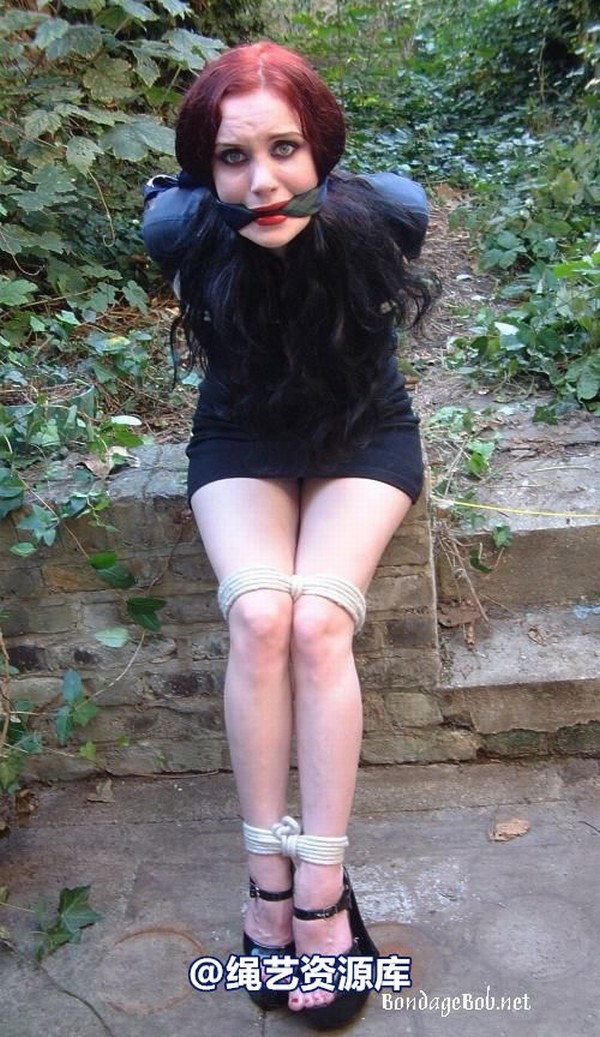 bondagebob - Morrigan Outdoor Bondage 第 41 张图片