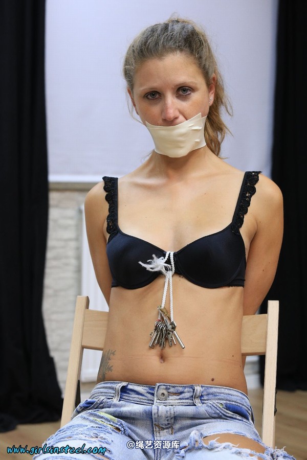 girlsinsteel - Hot jeans girl cuffed on a chair 第 74 张图片