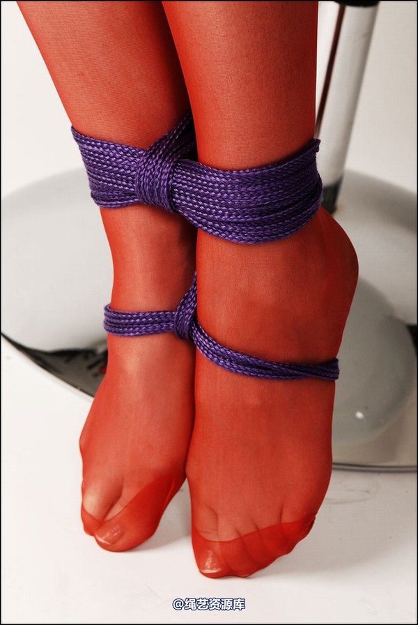 simplytied - Red with glove 第 38 张图片