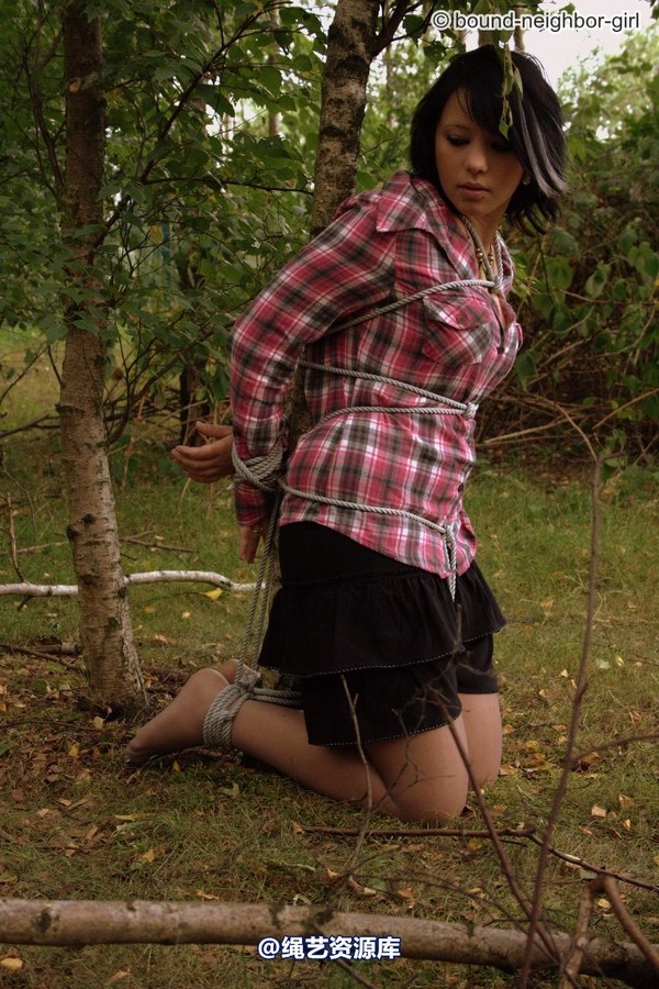 bound-neighbor-girl - Nadine - Adventure in the woods part 2 第 20 张图片