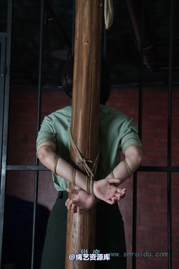锐度主张 - 制服柱绑模特：碧菡 第 57 张图片