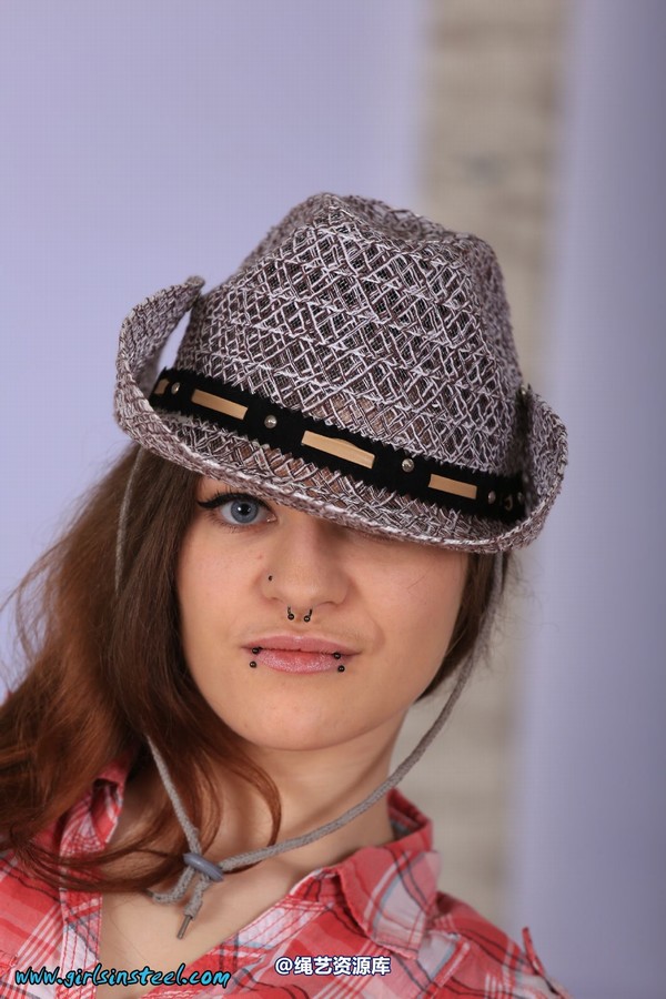 girlsinsteel - Cowgirl Lisa hogcuffed 第 15 张图片