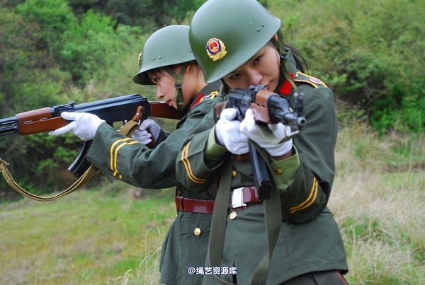 唯美之家 - 外拍军装三模特 第 294 张图片