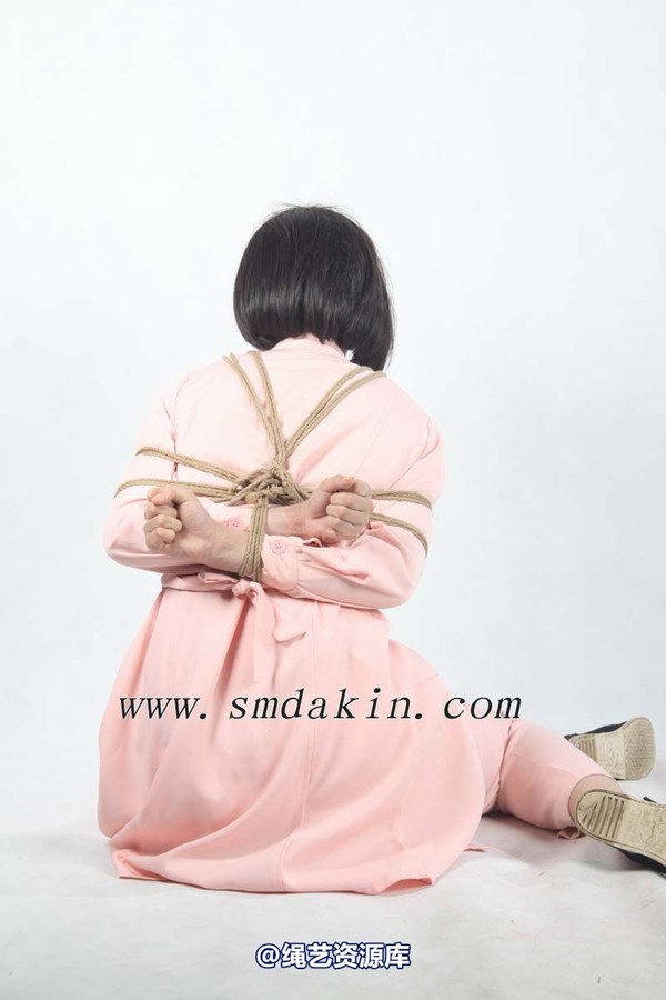 锐度主张 - 粉色护士服花样捆绑模特：碧菡 第 9 张图片