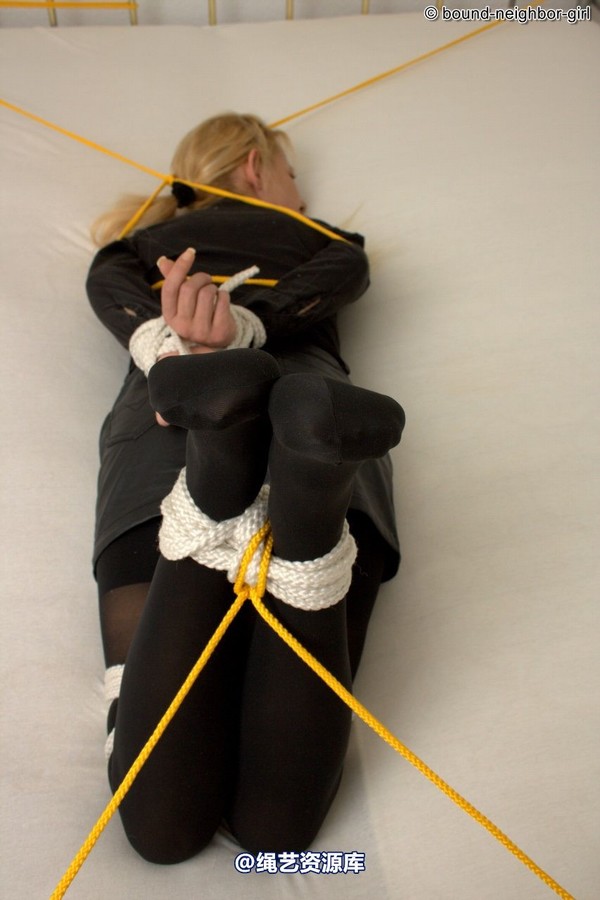 bound-neighbor-girl - Noelle in Hogtied 第 8 张图片