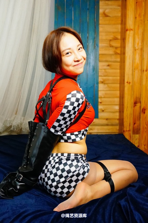 dk13美束馆 - 9.16-小仙儿赛车女郎-C120P 第 23 张图片