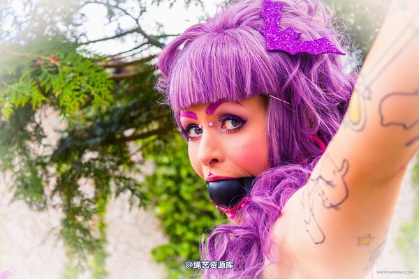 limitedaudience - 2015 kittysocks between trees 第 27 张图片