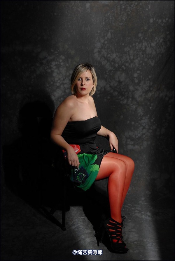 simplytied - Miss P in Red tights 第 1 张图片