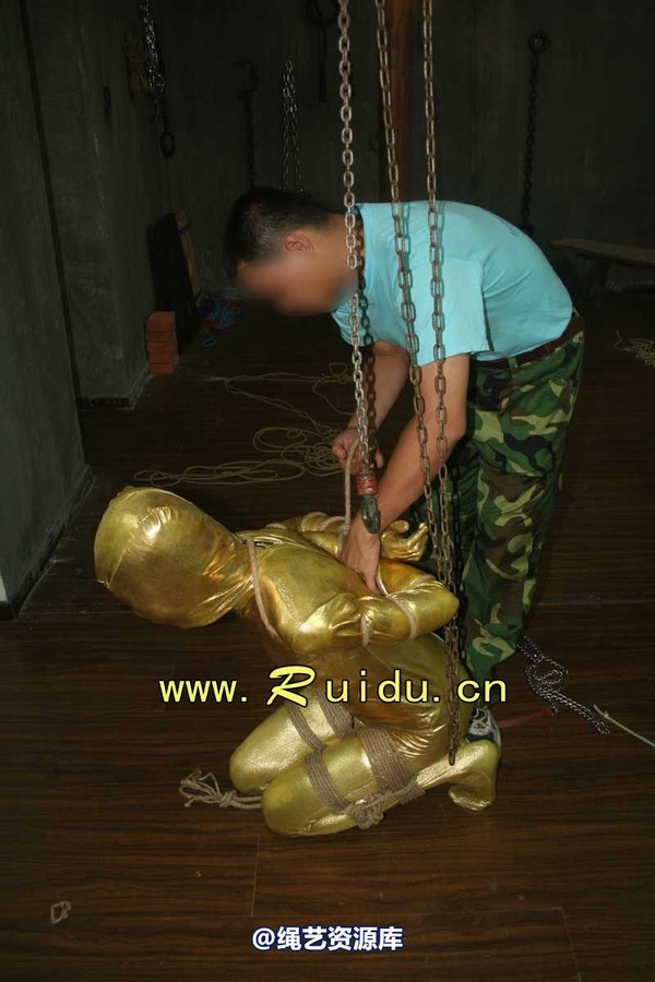 锐度主张 - 20070928第35期 影片胶衣紧缚悬吊图片 第 155 张图片