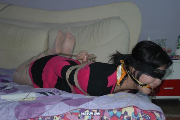 唯美之家 - 2010-12-29雪儿挣扎逃脱。 第 5 张图片