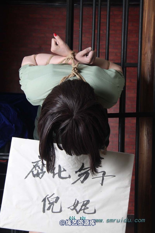 锐度主张 - 军服捆绑堵嘴挂牌模特：碧菡 第 45 张图片