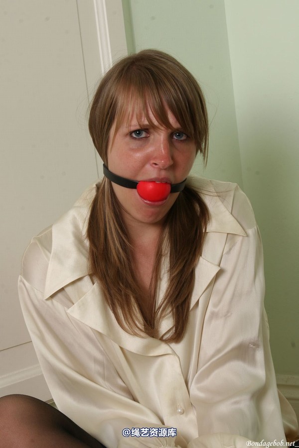 bondagebob - Sapphire Blu Open wide and shut up! 第 52 张图片