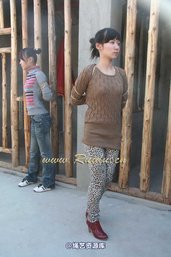 锐度主张 - 2009年第01期捆绑图（2009.1.3）模特：海豚，嫣儿，乐乐，春子 第 52 张图片