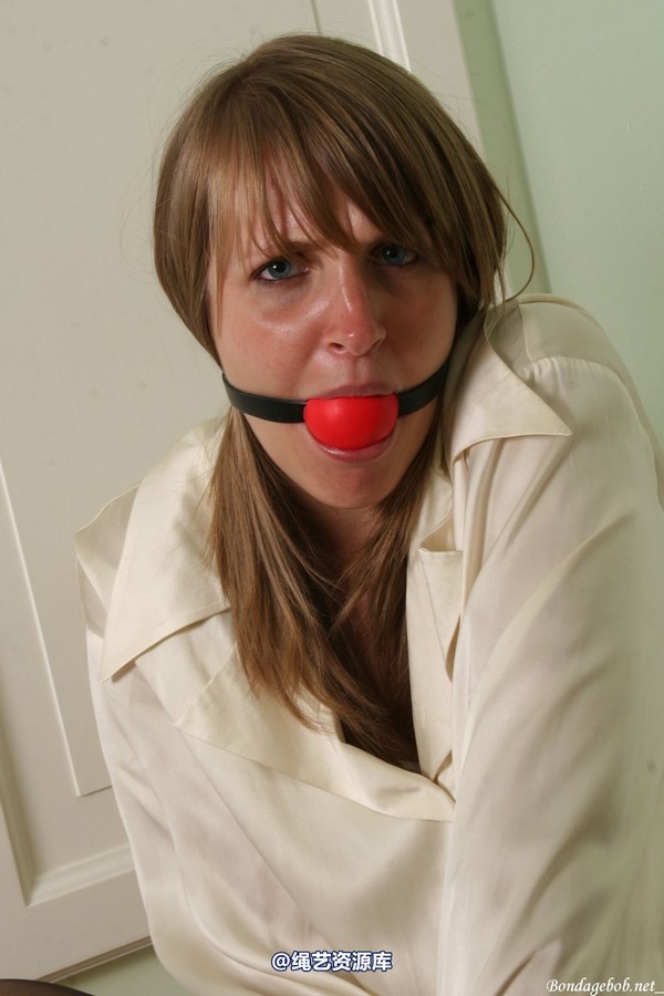 bondagebob - Sapphire Blu Open wide and shut up! 第 89 张图片