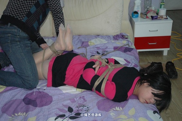 唯美之家 - 2010-12-29雪儿挣扎逃脱。 第 91 张图片
