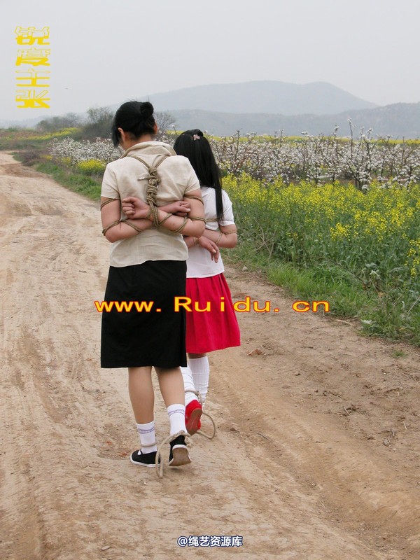 锐度主张 - 婷婷和寒冰走在乡间小路上 第 39 张图片