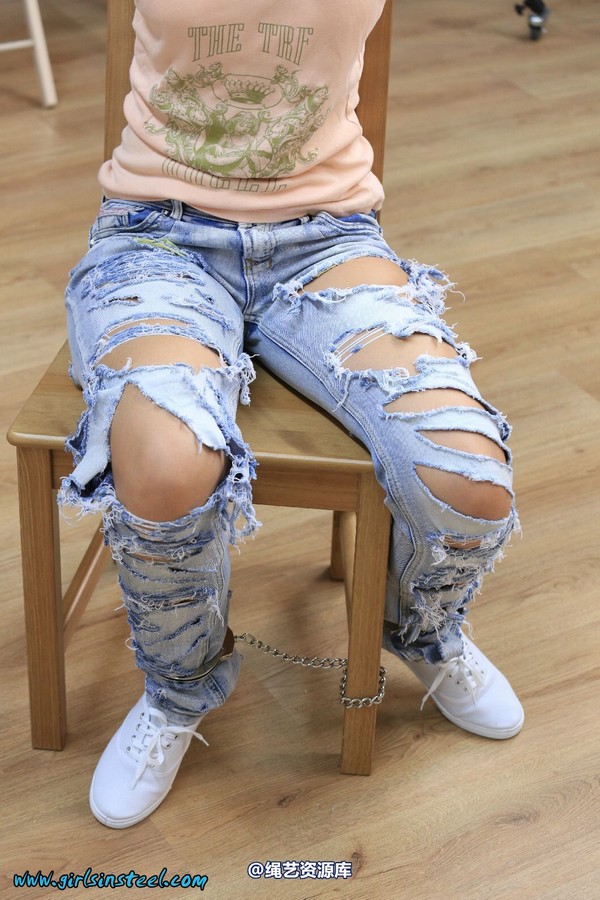 girlsinsteel - Tightly cuffed to the chair with watch 第 89 张图片