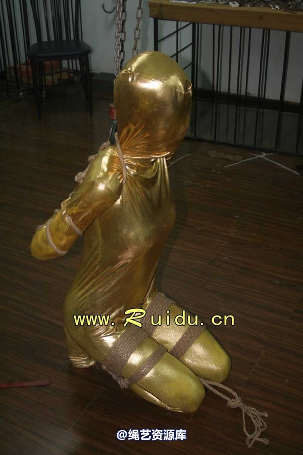 锐度主张 - 20070921第34期 影片胶衣紧缚悬吊图片 第 104 张图片