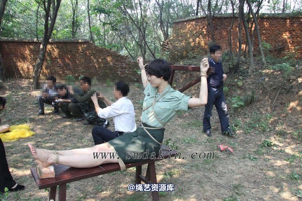 锐度主张 - 第六届锦绣江南-军服老虎凳模特：碧菡 第 36 张图片