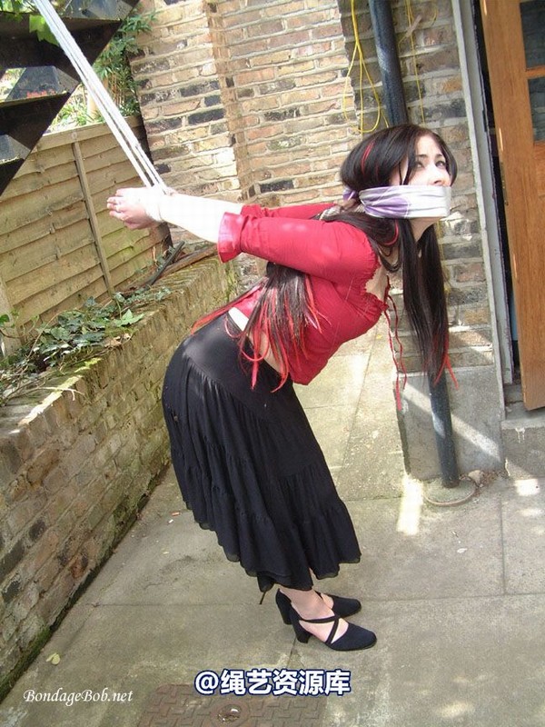 bondagebob - Lydia Tied Outdoors 第 96 张图片
