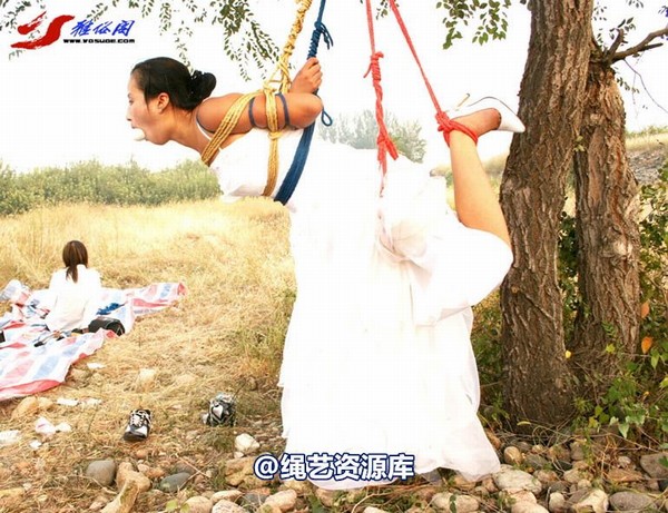 雅俗阁 - 20060404果园吊绑 第 4 张图片