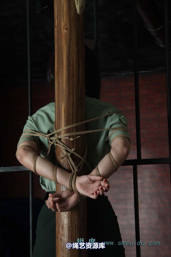 锐度主张 - 制服柱绑模特：碧菡 第 87 张图片
