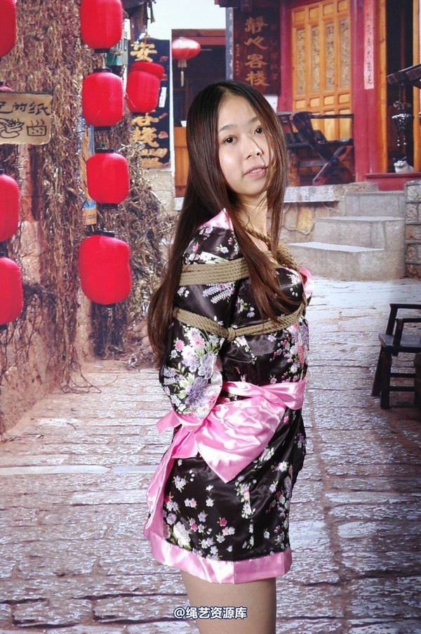 唯美之家 - 小优-花衣服 第 1 张图片