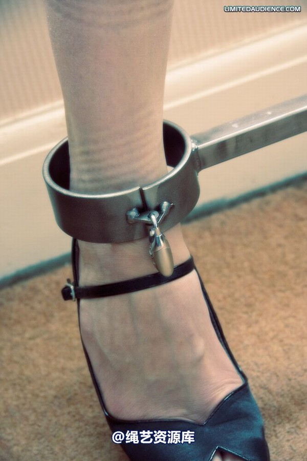 limitedaudience - 2009 ariel in shackles 第 8 张图片