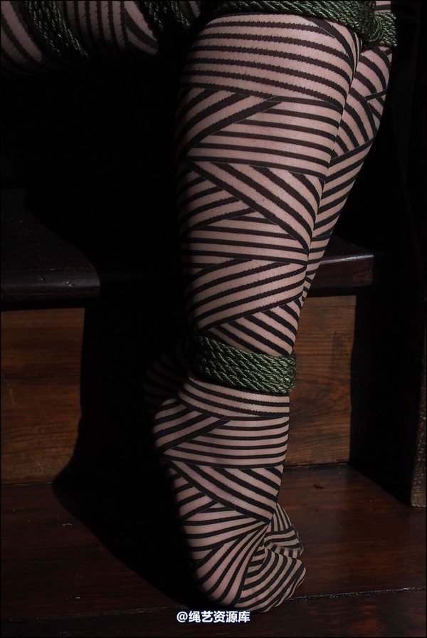 simplytied - SammieB Stair tied 第 33 张图片