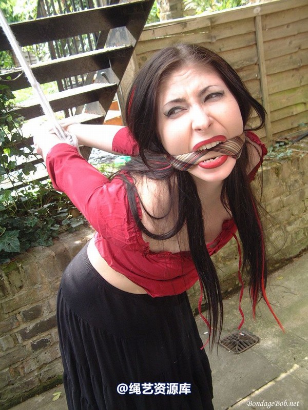 bondagebob - Lydia Tied Outdoors 第 57 张图片