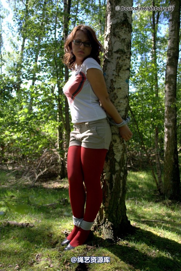 bound-neighbor-girl - Guest Helena - Tied up in the forest Part 1 第 13 张图片