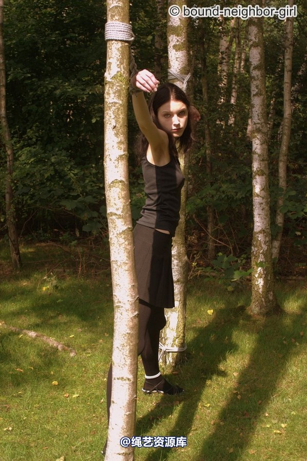 bound-neighbor-girl - Tanja - Tied up in the forest 1 第 21 张图片