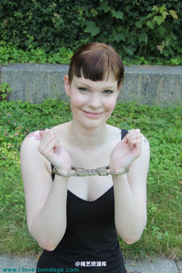 girlsinsteel - Hinged handcuffs 第 29 张图片