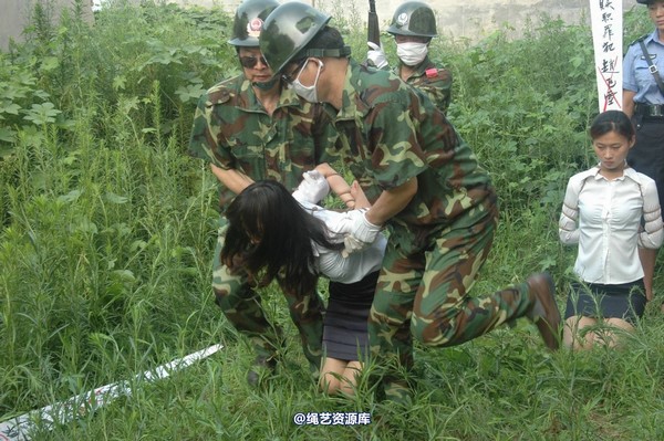 mj影视 - 血的代价执行刑场 失禁战栗2013-08-26 第 31 张图片