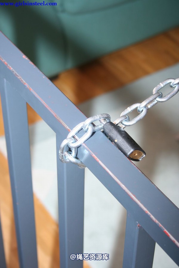 girlsinsteel - Heavy chains and handcuffs 第 5 张图片