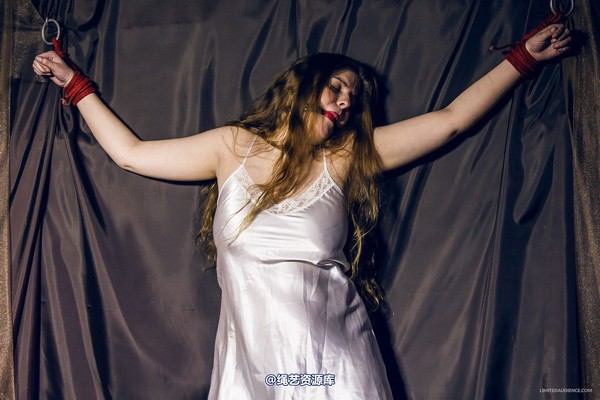 limitedaudience - 2015 alais peach spread in satin 第 12 张图片