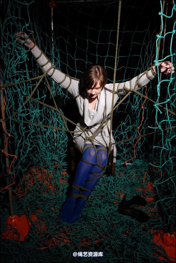 simplytied - Netted in blue tights 第 18 张图片