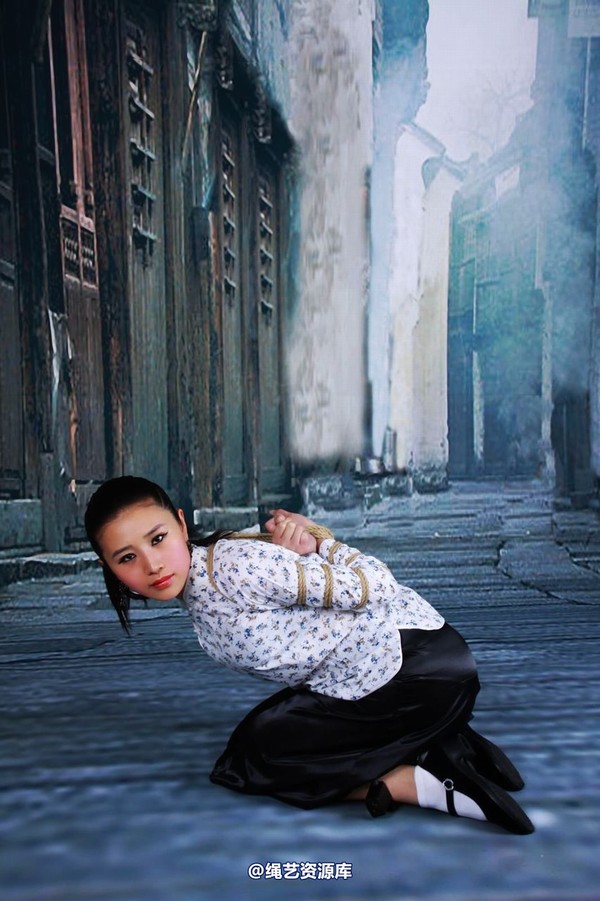 神艺缘 - 227-古朴老街上的少女 第 4 张图片