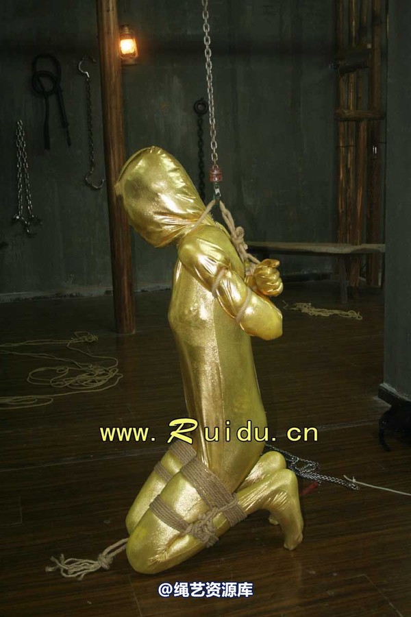 锐度主张 - 20070921第34期 影片胶衣紧缚悬吊图片 第 42 张图片