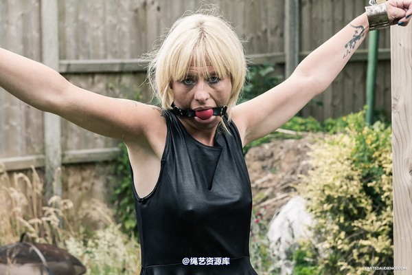 limitedaudience - 2014 kimmy louise powerless in chains 第 5 张图片